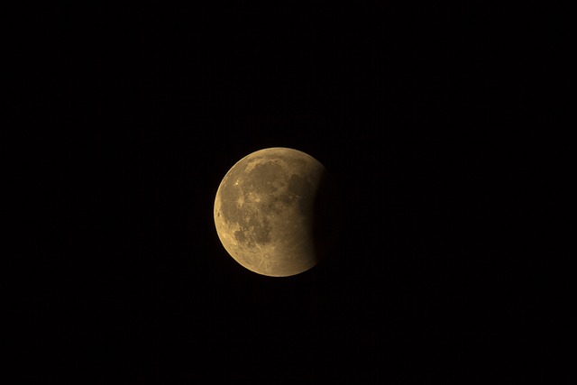 moon-3568835_640